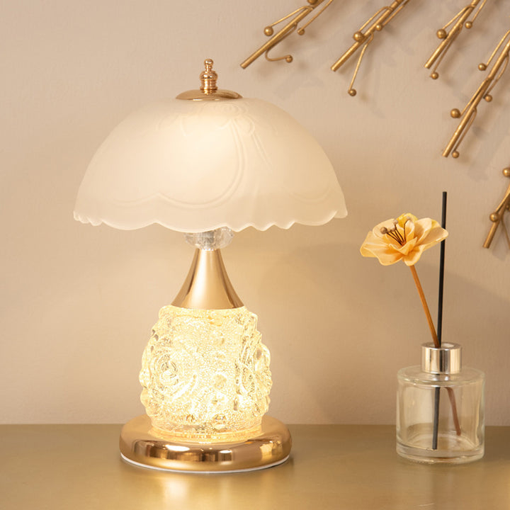 Moderne Luxus-Wiederaufladbare Eisen-Glas-Mattierte Kuppel-Petale-Rose-LED-Tischlampe für das Nachttisch 