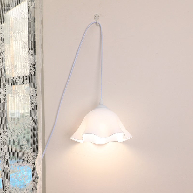 Traditionelle französische USB Floral Acryl Hängelampe 1-Licht Wandleuchte Nachttischlampe für das Schlafzimmer 