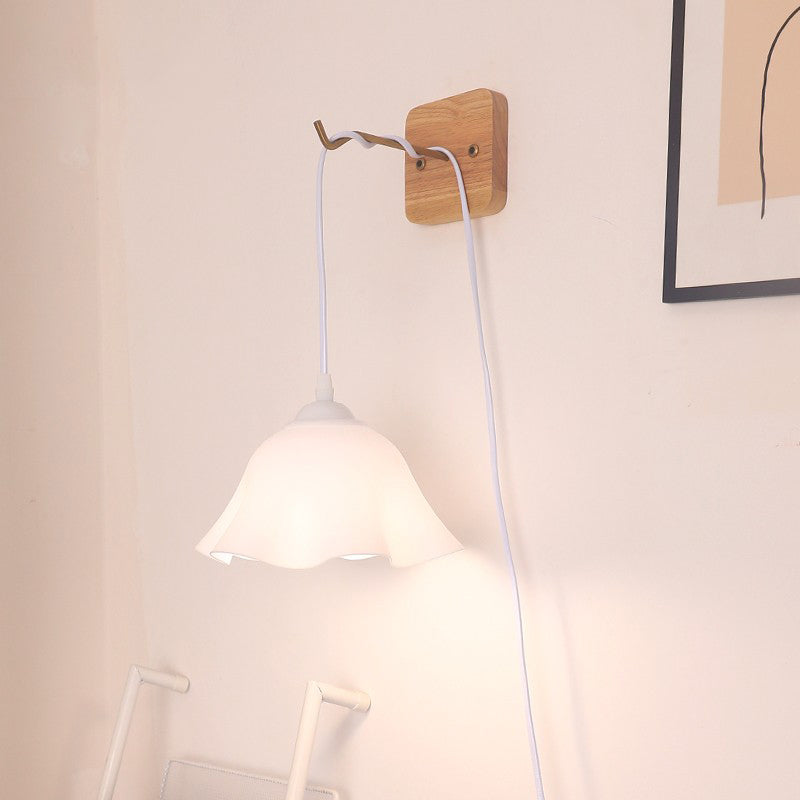 Traditionelle französische USB Floral Acryl Hängelampe 1-Licht Wandleuchte Nachttischlampe für das Schlafzimmer 