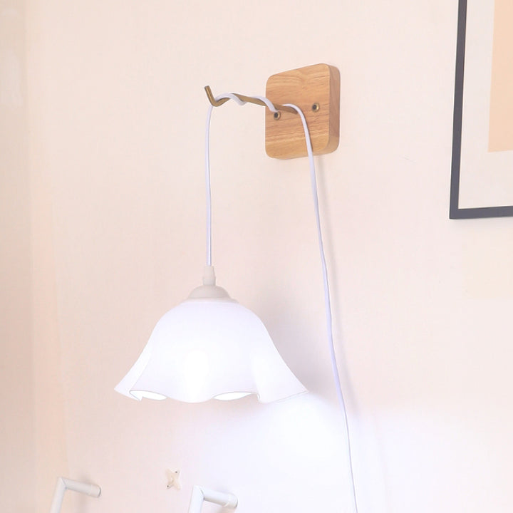 Traditionelle französische USB Floral Acryl Hängelampe 1-Licht Wandleuchte Nachttischlampe für das Schlafzimmer 