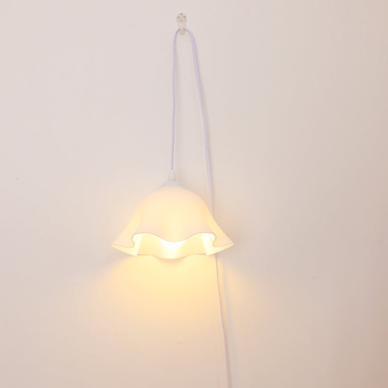 Traditionelle französische USB Floral Acryl Hängelampe 1-Licht Wandleuchte Nachttischlampe für das Schlafzimmer 