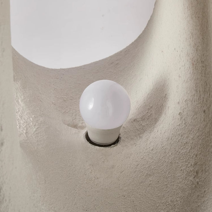 Lámpara de pie de 1 luz con estatua irregular de poliestireno creativo contemporáneo para sala de estar 