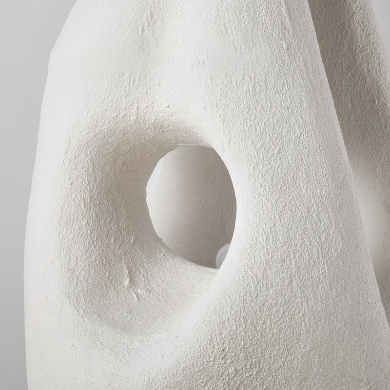 Lámpara de pie de 1 luz con estatua irregular de poliestireno creativo contemporáneo para sala de estar 