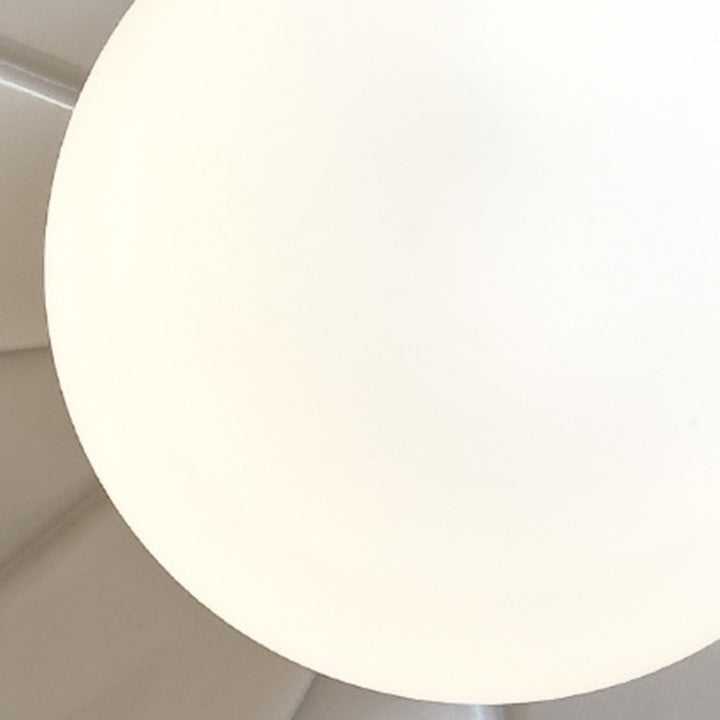 Zeitgenössische nordische Harzglas-Eisen-Blumenzugkette 1-Licht-Wandleuchte für das Bett 