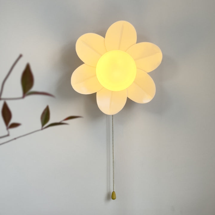 Zeitgenössische nordische Harzglas-Eisen-Blumenzugkette 1-Licht-Wandleuchte für das Bett 