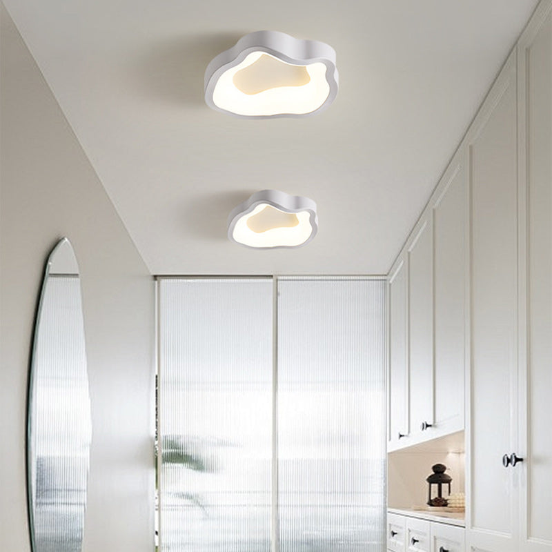 Plafonnier LED contemporain scandinave en fer et acrylique avec motif de fleurs rondes et nuages pour couloir 