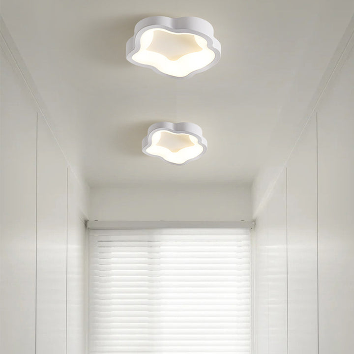 Plafonnier LED contemporain scandinave en fer et acrylique avec motif de fleurs rondes et nuages pour couloir 