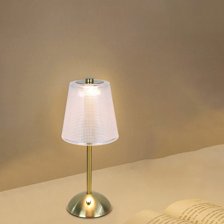 Zeitgenössische Retro Wiederaufladbare Eisen PS Kegelförmige Zylinder Rock Gestreifte LED Tischlampe Für Nachttisch 
