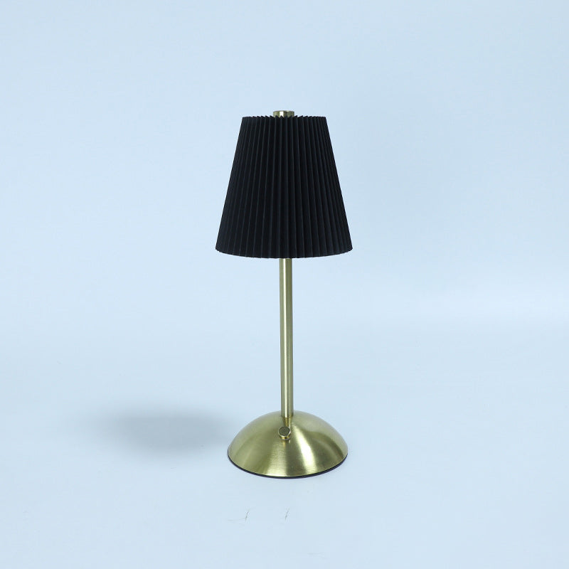 Lámpara de mesa LED cilíndrica con pliegues de tela recargable escandinava contemporánea para mesita de noche 