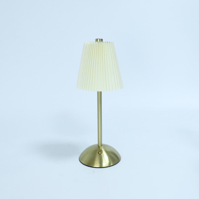 Lámpara de mesa LED cilíndrica con pliegues de tela recargable escandinava contemporánea para mesita de noche 