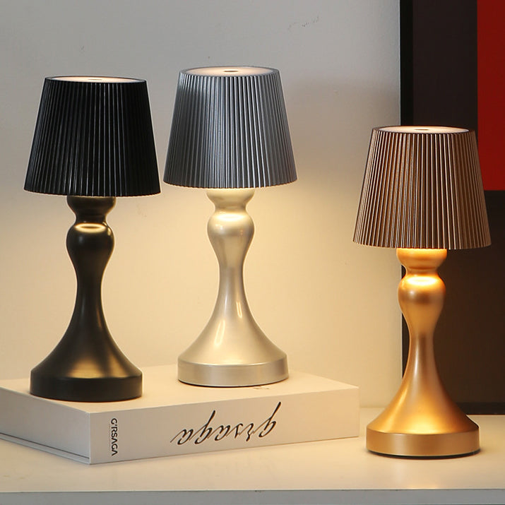 Lámpara de mesa LED contemporánea retro recargable de hierro ABS con columna a rayas luz nocturna para mesita de noche 
