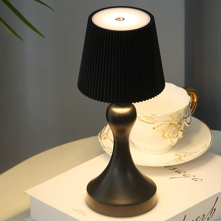Lámpara de mesa LED contemporánea retro recargable de hierro ABS con columna a rayas luz nocturna para mesita de noche 