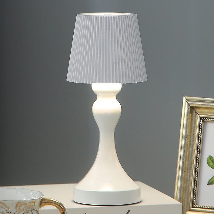 Lámpara de mesa LED contemporánea retro recargable de hierro ABS con columna a rayas luz nocturna para mesita de noche 