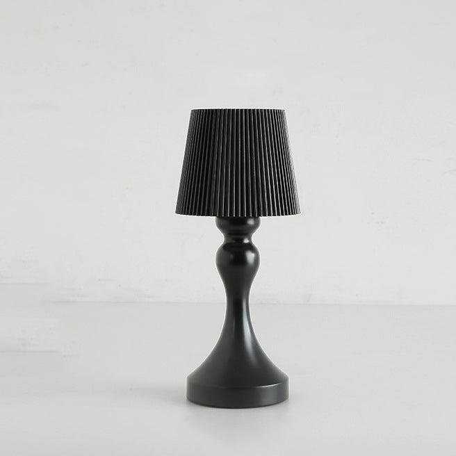 Lámpara de mesa LED contemporánea retro recargable de hierro ABS con columna a rayas luz nocturna para mesita de noche 
