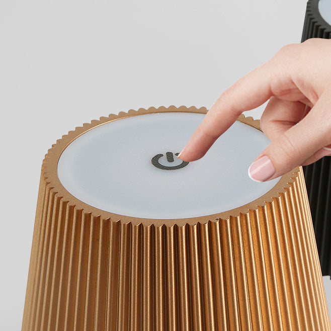 Lámpara de mesa LED contemporánea retro recargable de hierro ABS con columna a rayas luz nocturna para mesita de noche 