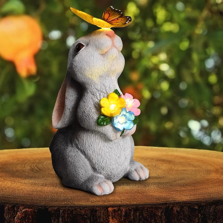 Moderne Art Deco Solar wasserdichte Harz Cartoon-Hase mit Blume Schmetterling LED Außenleuchte Landschaftsbeleuchtung für Garten 