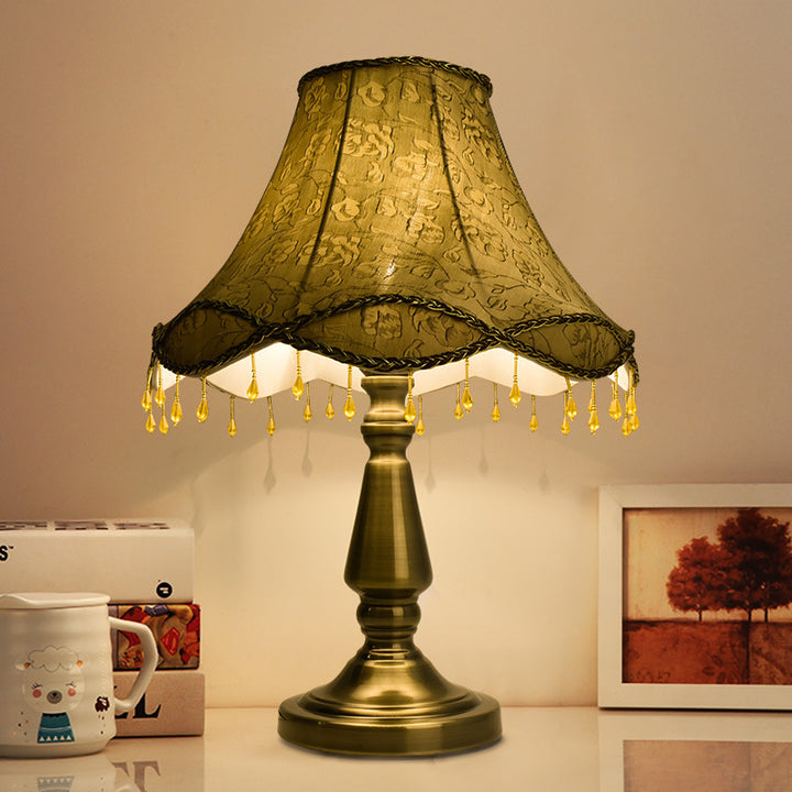 Lampe de table à une lumière en tissu fer rétro contemporain avec rideau de perles coniques pour chevet 
