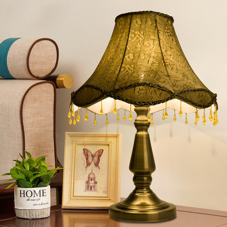 Lampe de table à une lumière en tissu fer rétro contemporain avec rideau de perles coniques pour chevet 