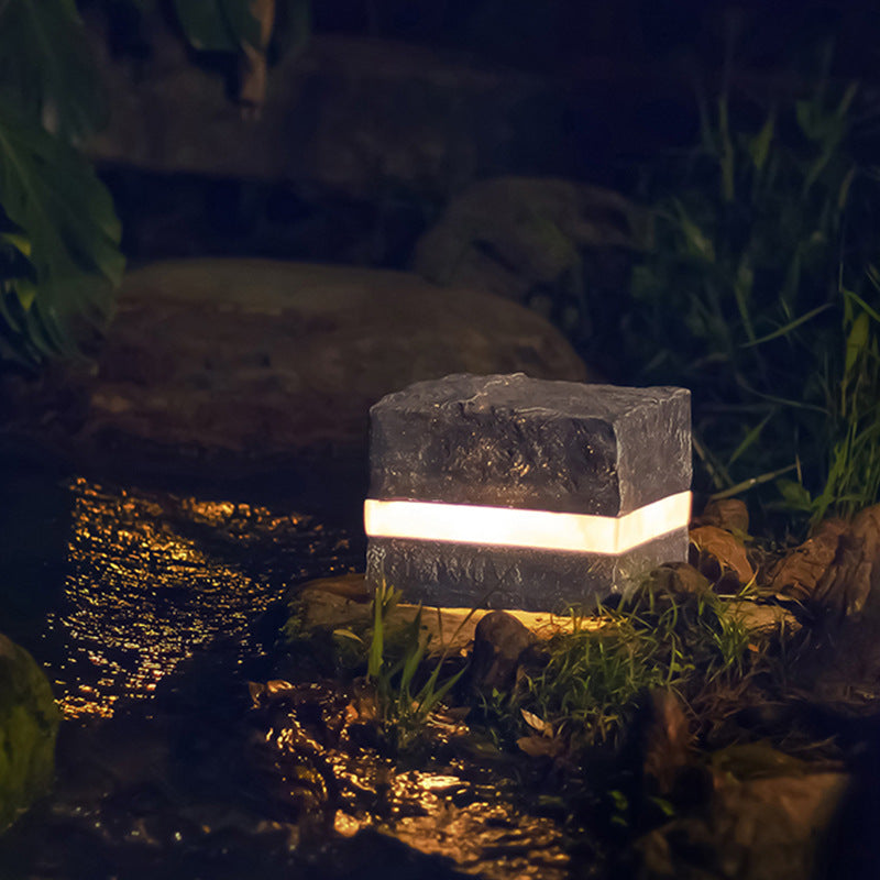 Éclairage extérieur à LED en forme de cube à rayures en pierre simulée en résine imperméable avec fibre de verre et verre créatif contemporain pour l&