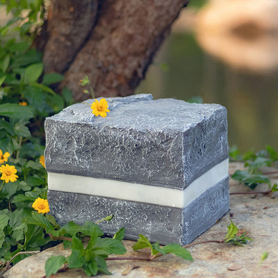 Éclairage extérieur à LED en forme de cube à rayures en pierre simulée en résine imperméable avec fibre de verre et verre créatif contemporain pour l'éclairage paysager de jardin 