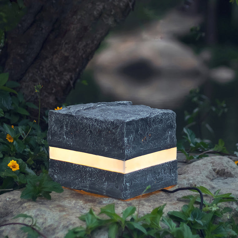 Éclairage extérieur à LED en forme de cube à rayures en pierre simulée en résine imperméable avec fibre de verre et verre créatif contemporain pour l&