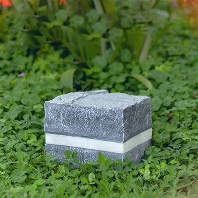 Éclairage extérieur à LED en forme de cube à rayures en pierre simulée en résine imperméable avec fibre de verre et verre créatif contemporain pour l'éclairage paysager de jardin 