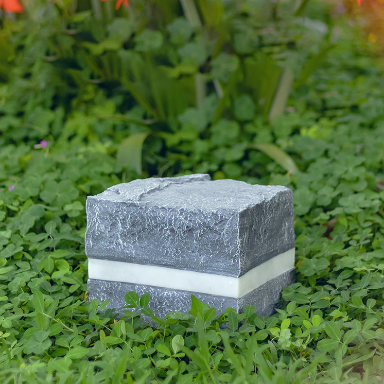 Éclairage extérieur à LED en forme de cube à rayures en pierre simulée en résine imperméable avec fibre de verre et verre créatif contemporain pour l&