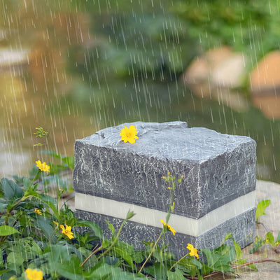 Éclairage extérieur à LED en forme de cube à rayures en pierre simulée en résine imperméable avec fibre de verre et verre créatif contemporain pour l'éclairage paysager de jardin 