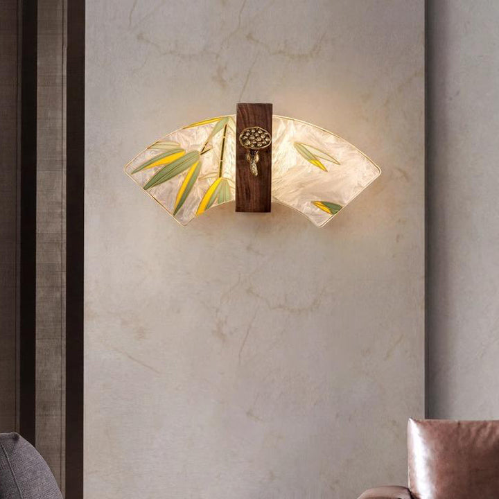 Applique murale LED en noyer chinois traditionnel, cuivre, acrylique, émaillage à la main en forme de coquille, peinture lotus, feuille de bambou pour chevet 