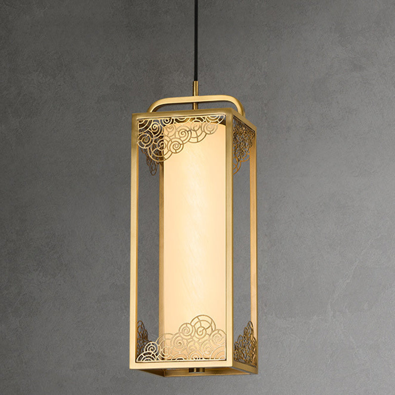 Lampe suspendue LED en forme de cylindre en verre de cuivre chinois traditionnel avec nuage de bon augure sculpté pour chevet 