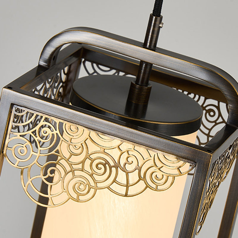 Lampe suspendue LED en forme de cylindre en verre de cuivre chinois traditionnel avec nuage de bon augure sculpté pour chevet 