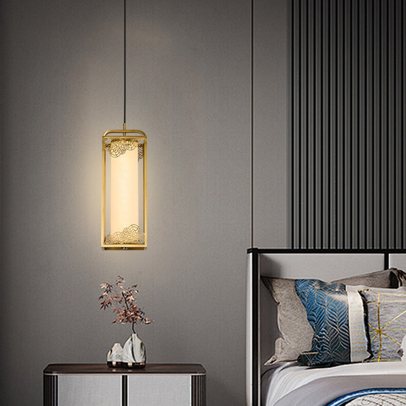 Lampe suspendue LED en forme de cylindre en verre de cuivre chinois traditionnel avec nuage de bon augure sculpté pour chevet 