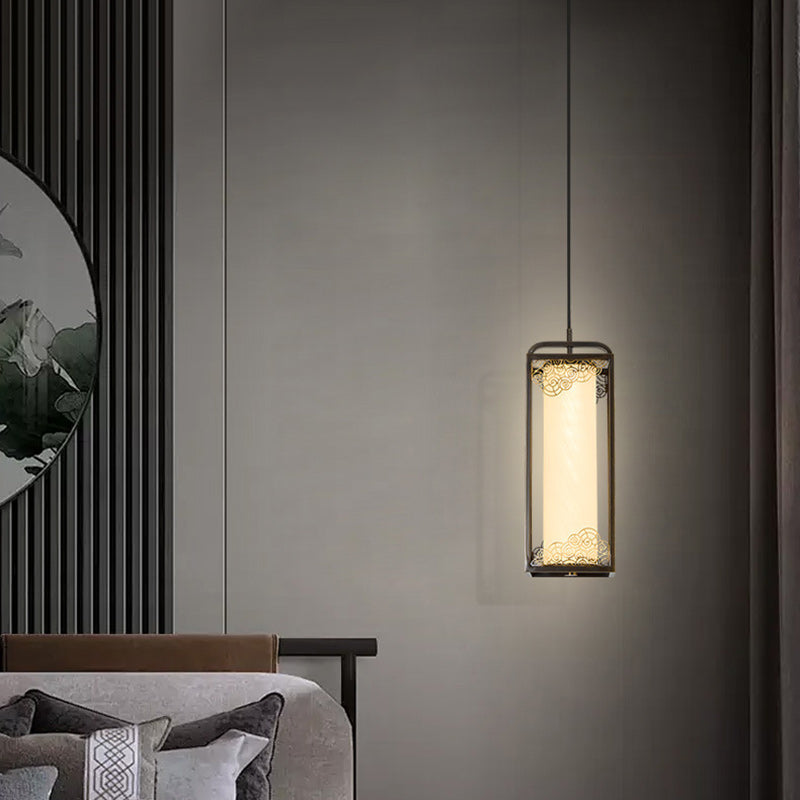 Lampe suspendue LED en forme de cylindre en verre de cuivre chinois traditionnel avec nuage de bon augure sculpté pour chevet 