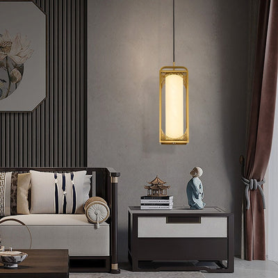 Lampe suspendue LED en forme de cylindre en verre de cuivre chinois traditionnel avec nuage de bon augure sculpté pour chevet 