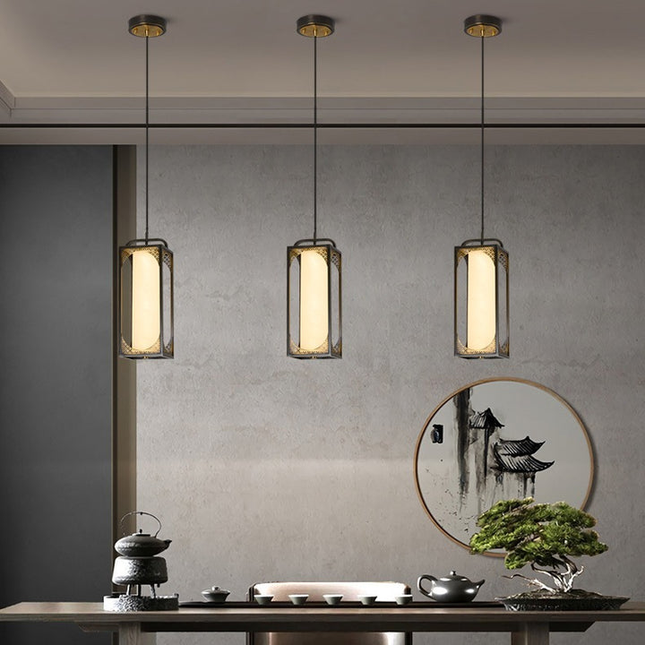 Lampe suspendue LED en forme de cylindre en verre de cuivre chinois traditionnel avec nuage de bon augure sculpté pour chevet 