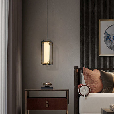 Lampe suspendue LED en forme de cylindre en verre de cuivre chinois traditionnel avec nuage de bon augure sculpté pour chevet 
