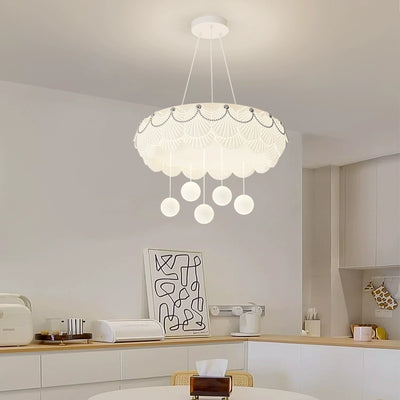الثريات التقليدية الفرنسية PE الحديدية المستديرة الشكل مع كرات LED المعلقة لغرفة النوم 