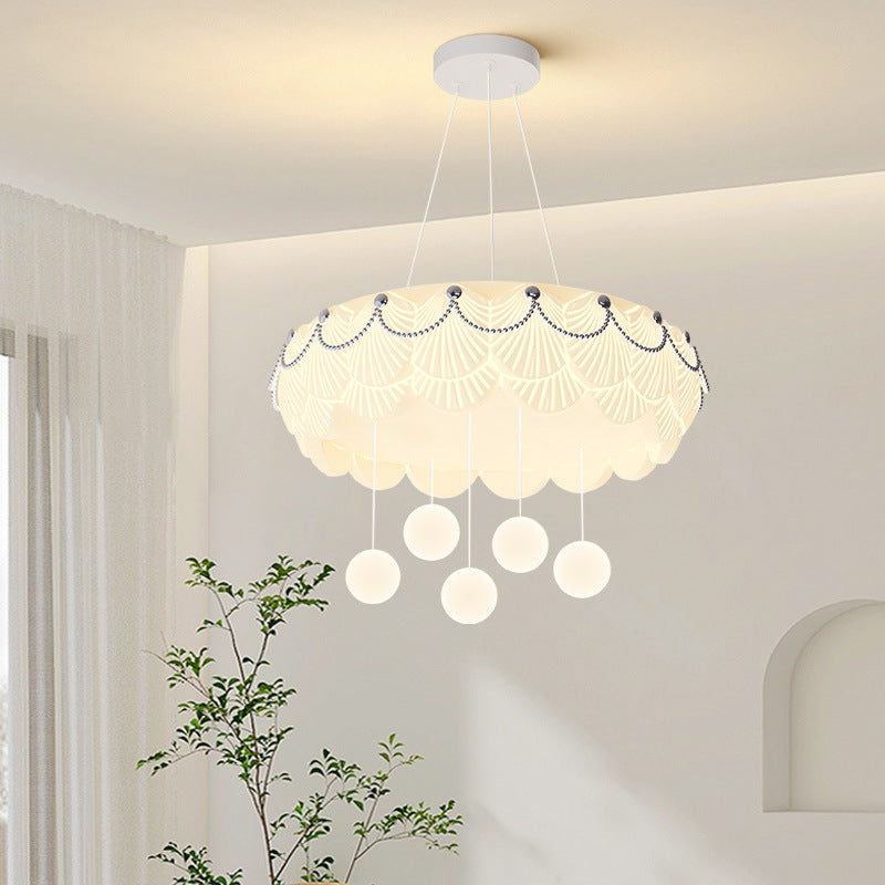 الثريات التقليدية الفرنسية PE الحديدية المستديرة الشكل مع كرات LED المعلقة لغرفة النوم 