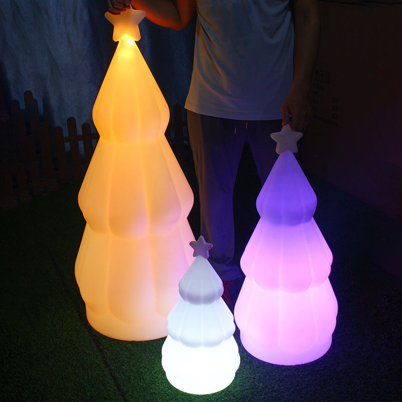 Contemporary Creative Solar Rechargeable Waterproof PE Christmas Tree Decoration LED Standing Floor Lamp Outdoor Light For Outdoor Patio