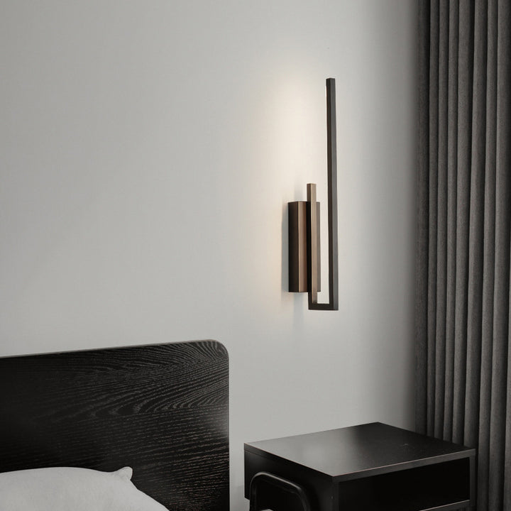 Applique murale LED géométrique en cuivre moderne de style mi-siècle avec crochet tordu pour chevet 