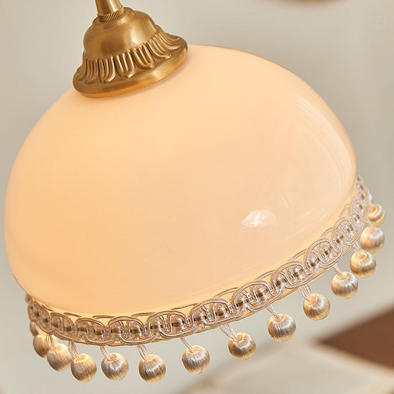 Traditionelle europäische Kupfer-Glas-Seide-Draht-Quaste-Kuppel-Oval-1-Licht-Pendelleuchte für das Nachtkästchen 
