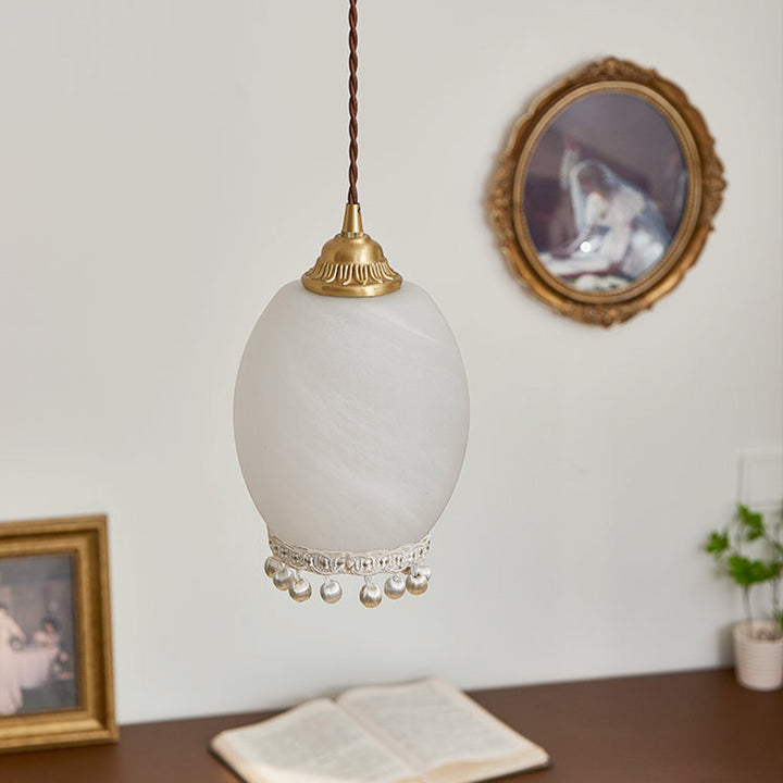 Traditionelle europäische Kupfer-Glas-Seide-Draht-Quaste-Kuppel-Oval-1-Licht-Pendelleuchte für das Nachtkästchen 