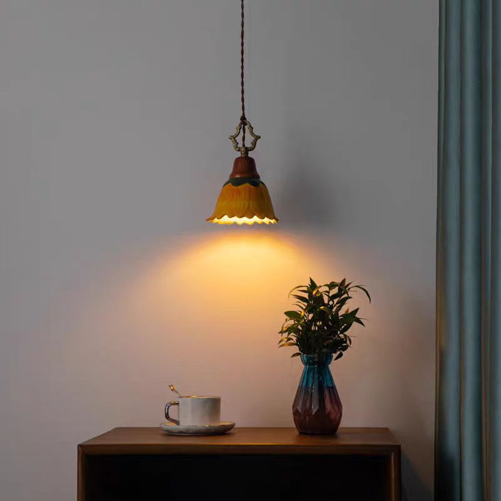 Lámpara colgante de 1 luz con cúpula de madera de cobre y cerámica japonesa tradicional floral para mesita de noche 