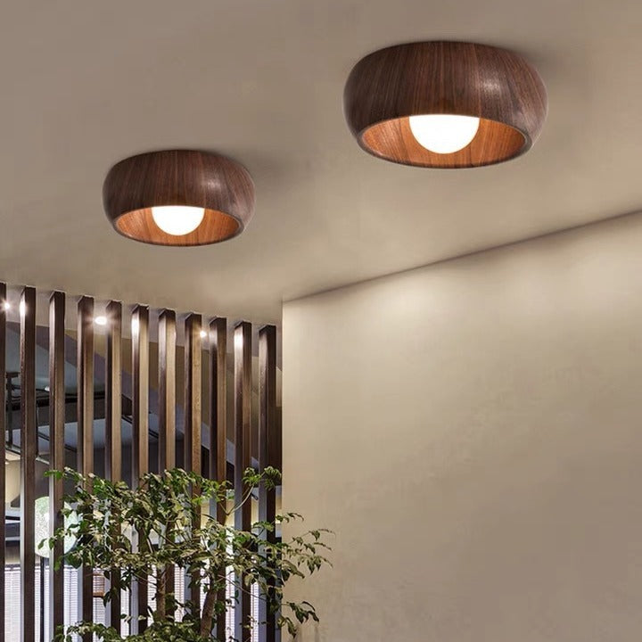 Zeitgenössische skandinavische Eisen-Glas-Runde-Tart-Holzmaserung 1-Licht-Deckenleuchte für den Flur 