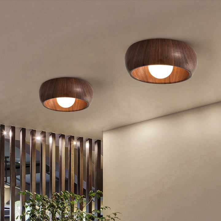 Zeitgenössische skandinavische Eisen-Glas-Runde-Tart-Holzmaserung 1-Licht-Deckenleuchte für den Flur 