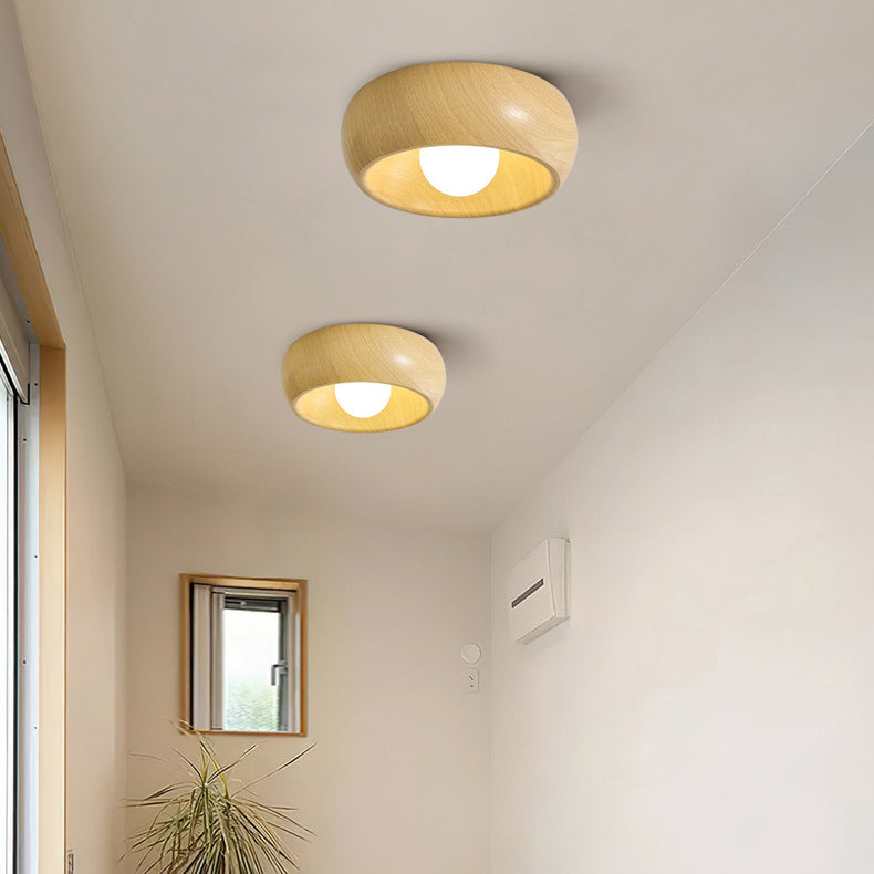 Zeitgenössische skandinavische Eisen-Glas-Runde-Tart-Holzmaserung 1-Licht-Deckenleuchte für den Flur 