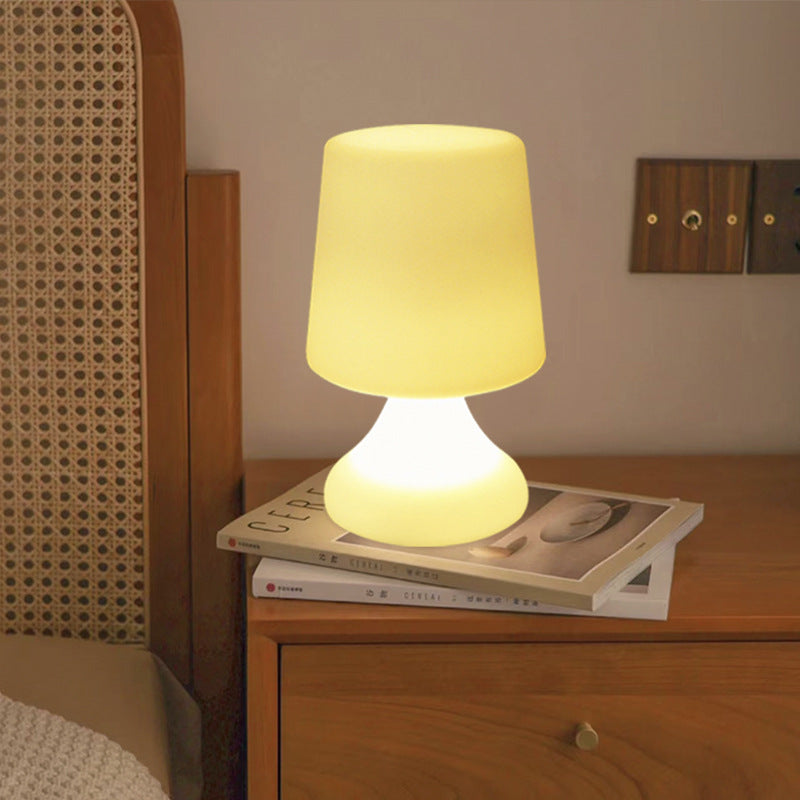 Lámpara de mesa LED contemporánea creativa recargable de copa de vino PE luz nocturna para comedor 