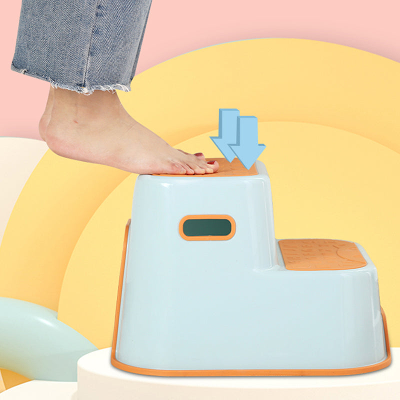 Taburete portátil rectangular de letras para niños creativos contemporáneos TPE PP de 2 niveles para baño 