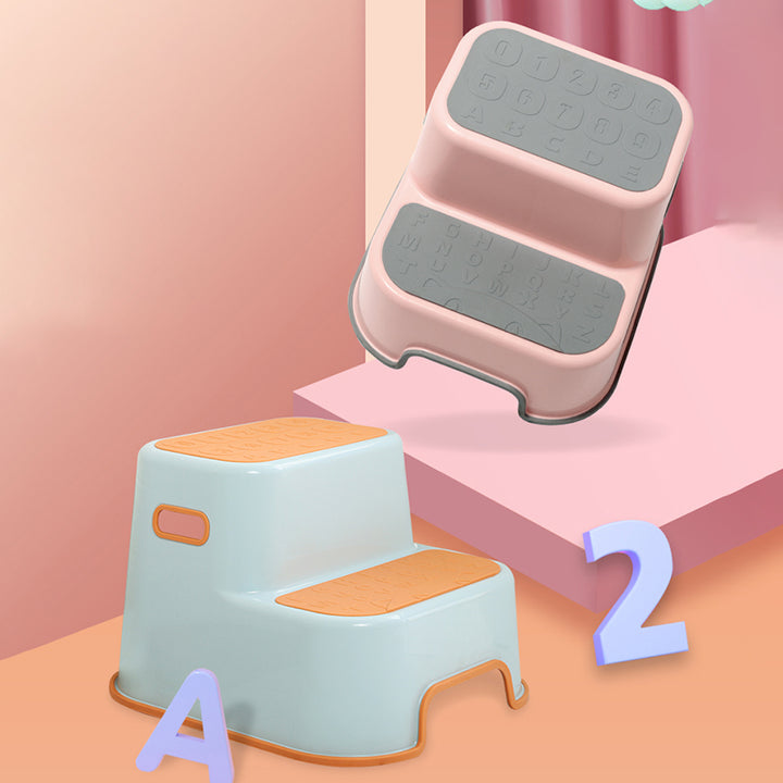 Taburete portátil rectangular de letras para niños creativos contemporáneos TPE PP de 2 niveles para baño 