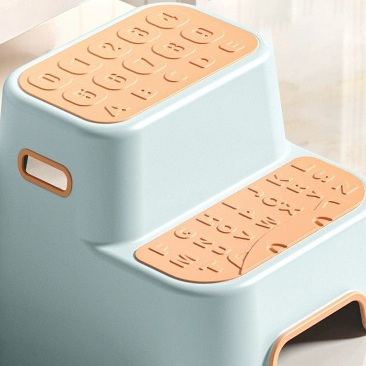 Taburete portátil rectangular de letras para niños creativos contemporáneos TPE PP de 2 niveles para baño 